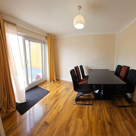 Feel At Home Away From Home Плъмстед Екстериор снимка